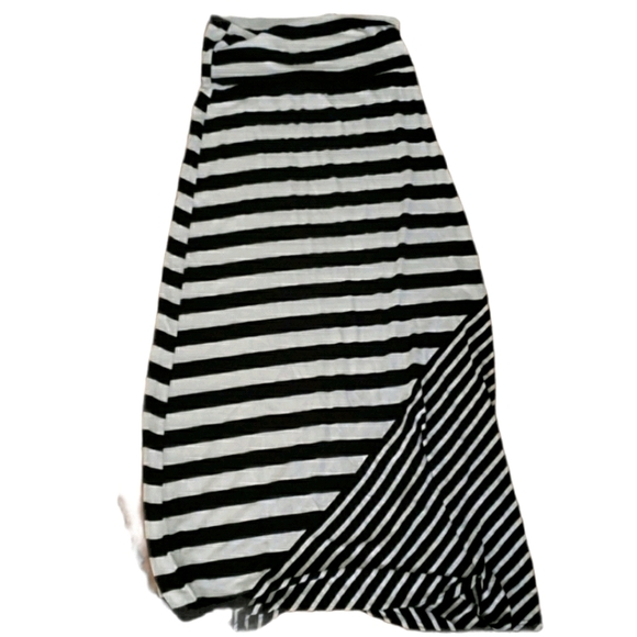 Wet Seal Dresses & Skirts - Wet Seal Black and White Striped Cotton Maxi Skirt